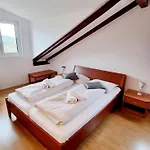 Apartman Mara *